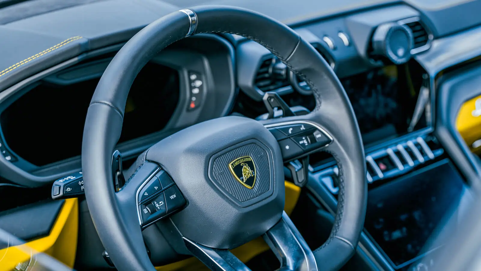 lamborghini urus photo 5