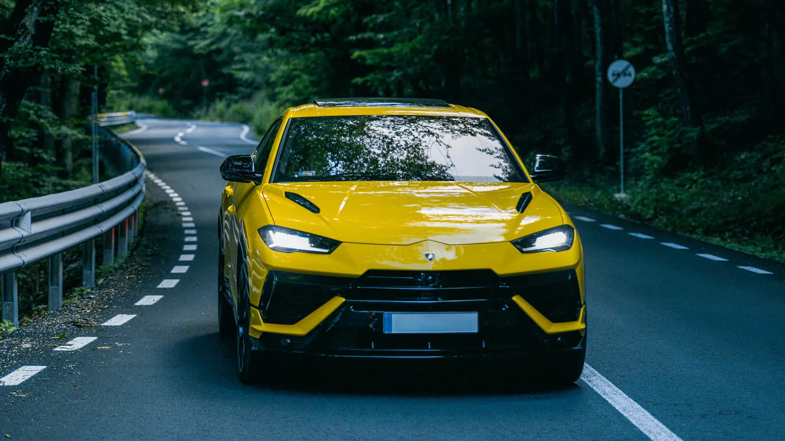 lamborghini urus photo 1